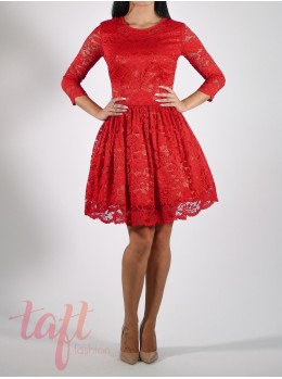 Nežné krajkové šaty so skladanou sukňou - červené